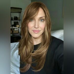 Coppery Brunette Highlighted Mid-Length Layered Wig with long bangs (33)